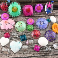 Resin Jewelry Molds Pendant Trays Making Kit with 30pcs 5 Styles Metal Pendan…