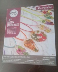 Craft It Up DIY Resin Necklaces Kit – Beginner Jewelry Making – Sealed