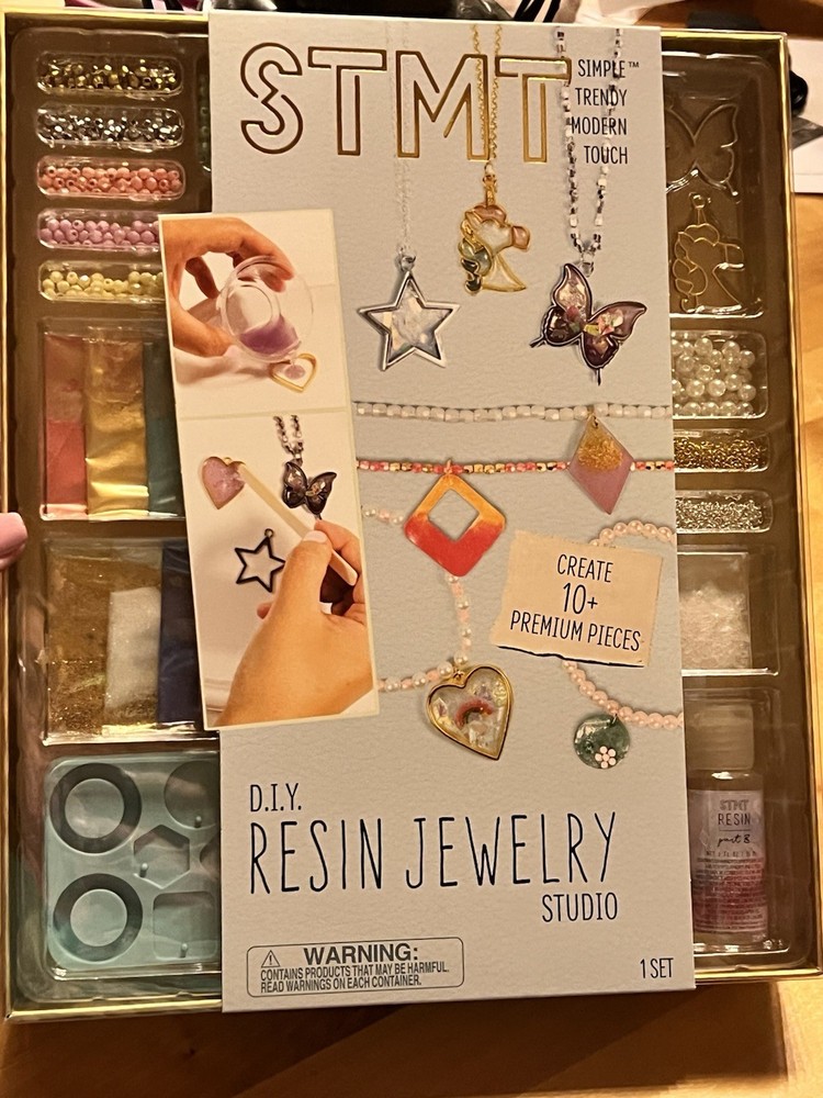STMT D.I.Y. Resin Jewelry Studio Kit Create 10+ Pieces, Multicolor
