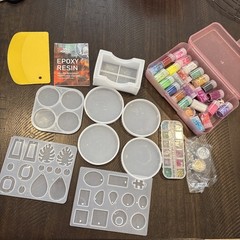 Resin Friends Molds Glitter , And More. Used 3 Times.