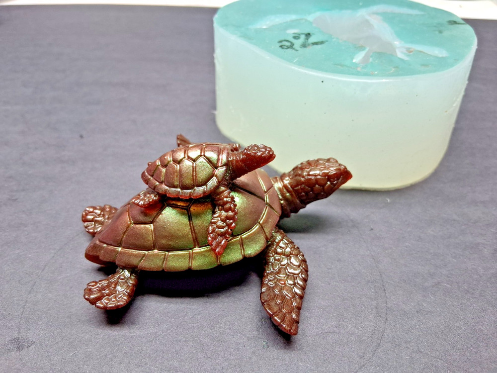 Medium mom and baby sea turtle mold. No turtle included just mold For Resin